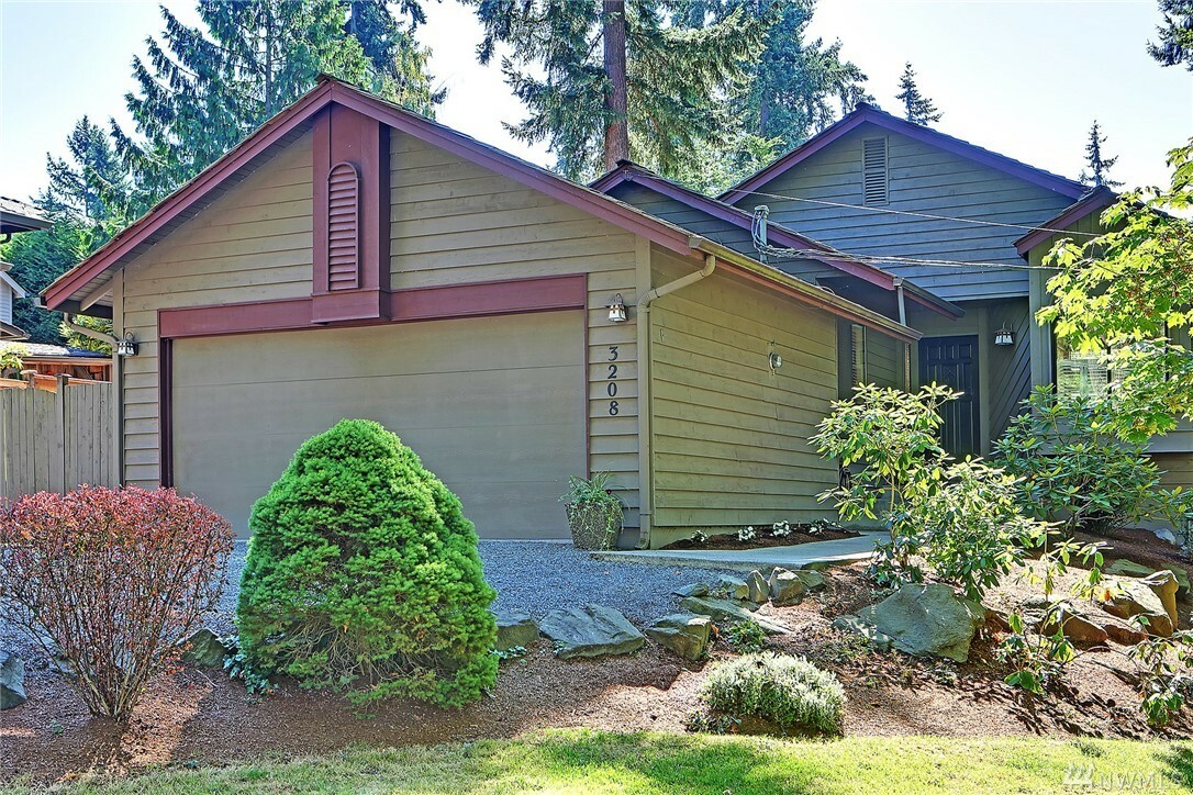 Property Photo:  3208 106th Ave SE  WA 98004 