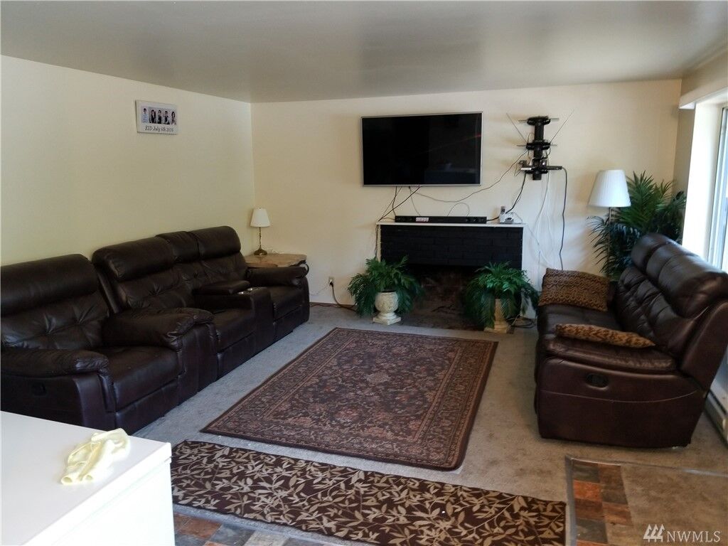 Property Photo: 15326 40th Avenue W 1-4 WA 98087