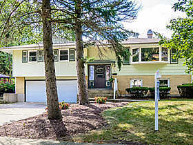Property Photo: 901 Bonnie Brae Drive IL 60516