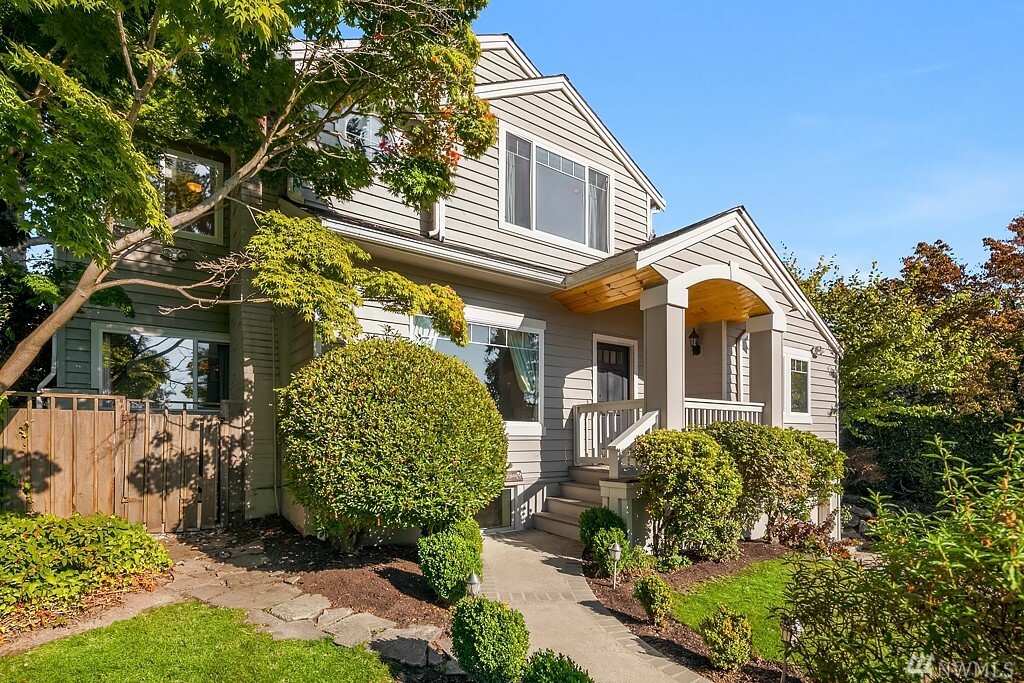 Property Photo:  6262 Vassar Ave NE  WA 98115 