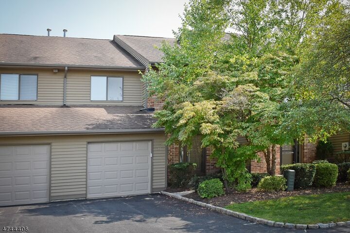 99 Castle Ridge Dr  East Hanover Twp. NJ 07936 photo