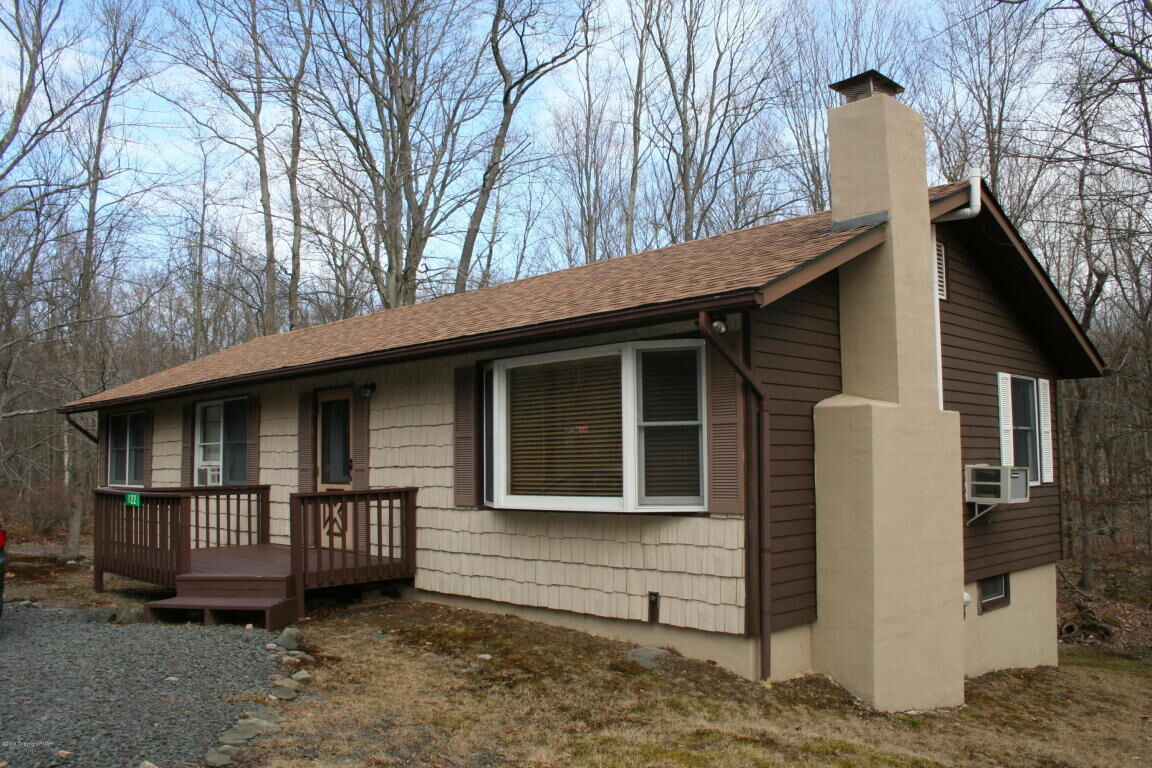 Property Photo: 122 Pontiac Path PA 18347