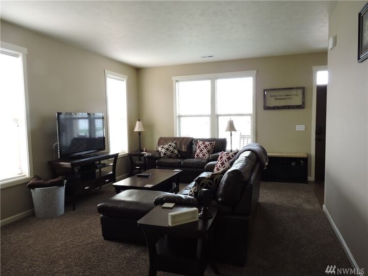 Property Photo: 906 Willow Ave NE WA 98848