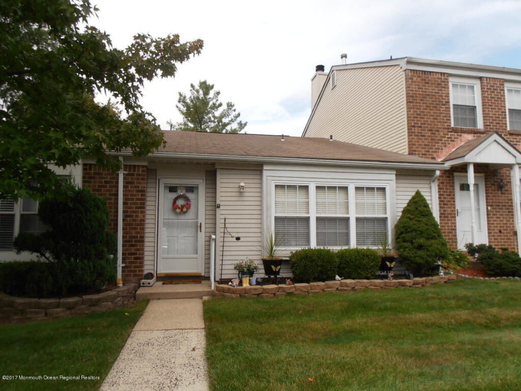 Property Photo:  252 Chaucer Court  NJ 08857 