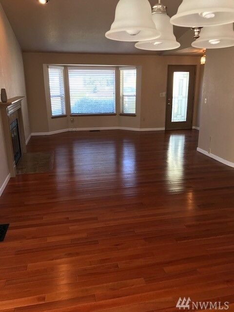 Property Photo:  2215 S 361st St  WA 98003 