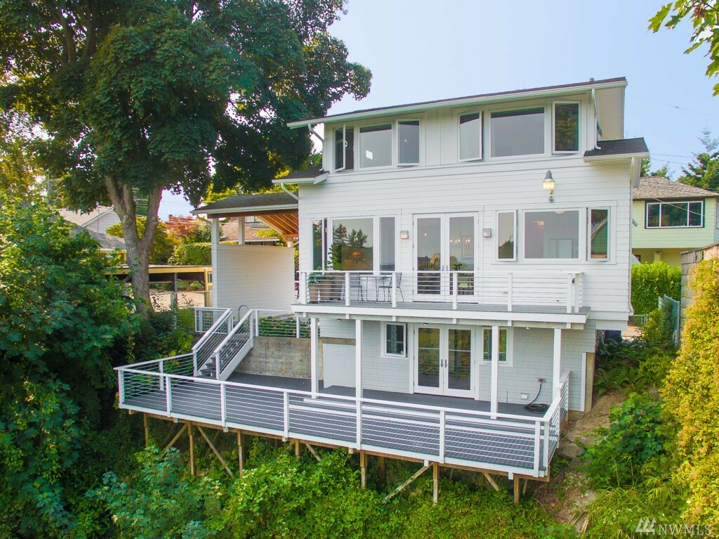 Property Photo:  2135 Arch Place SW  WA 98116 