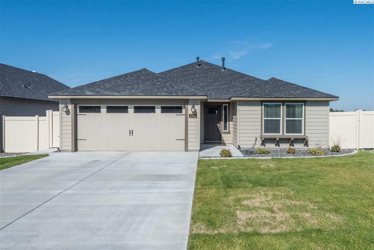 Property Photo:  2701 Chelan Loop  WA 99352 