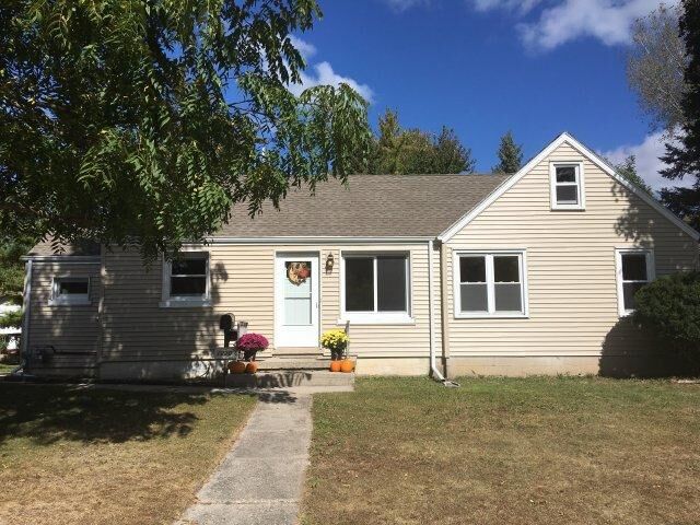 Property Photo: 1220 Angela Ct WI 53090