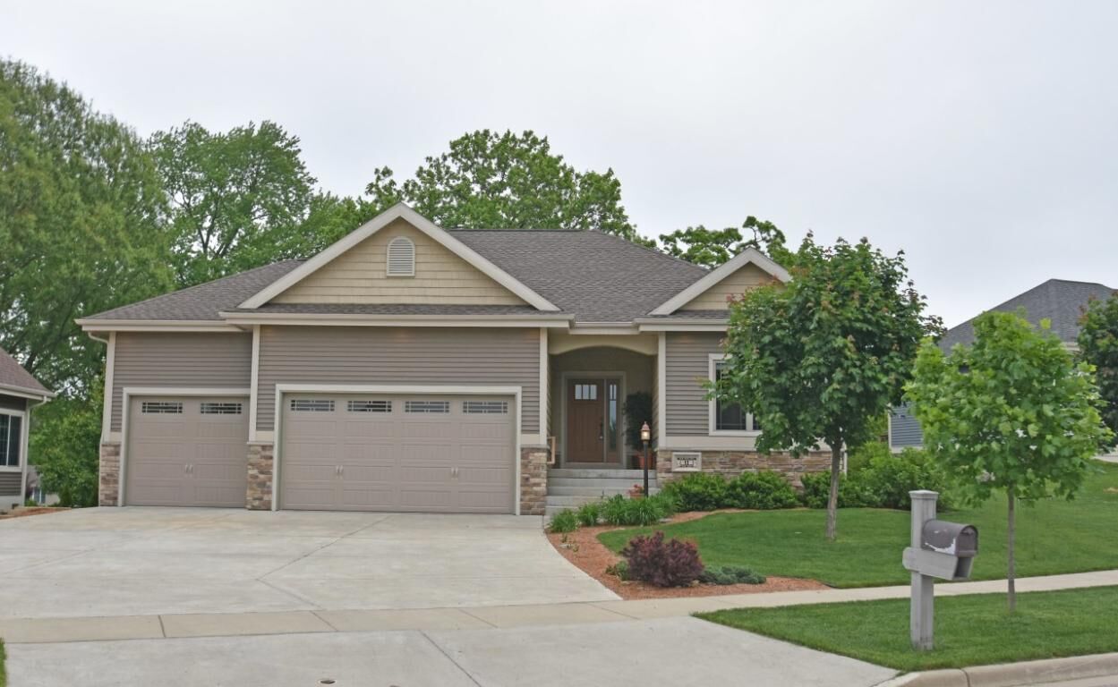 Property Photo:  12 Oak Ridge Trl  WI 53531 