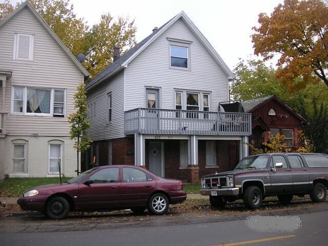 Property Photo:  631 W Maple St  WI 53204 