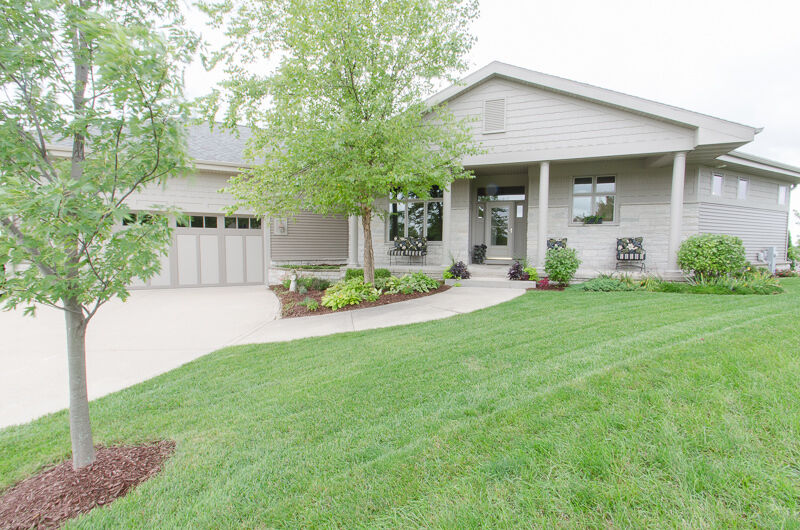 Property Photo:  216 Steeple Ct  WI 53038 