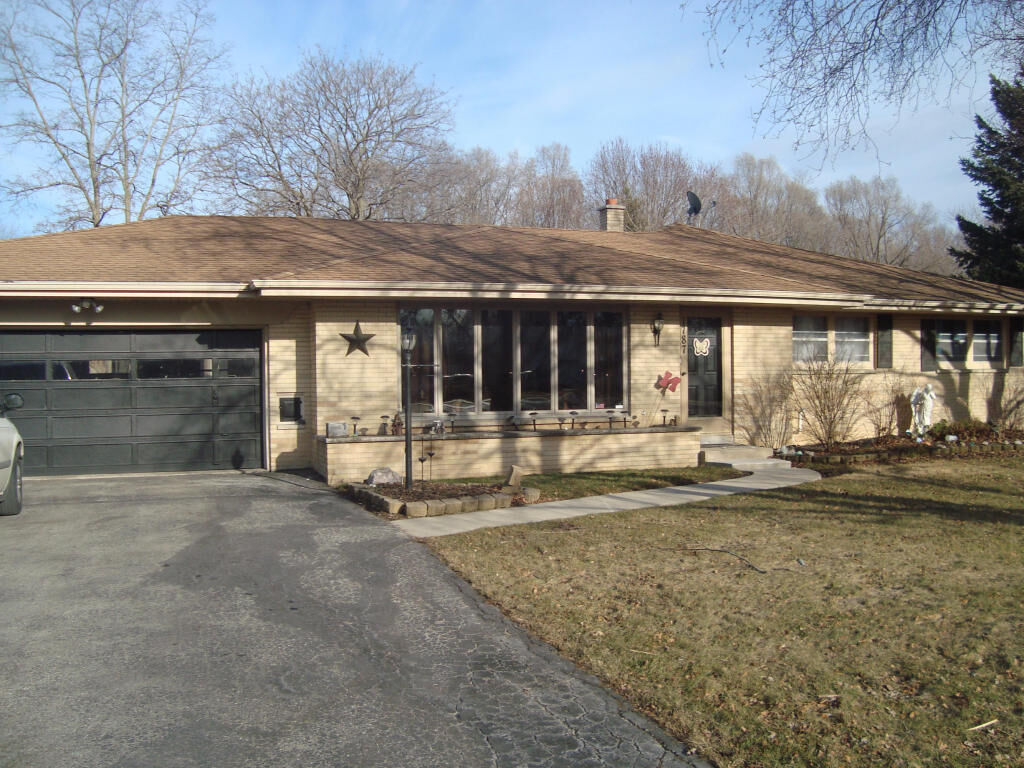 Property Photo:  1787 Main St  WI 53182 