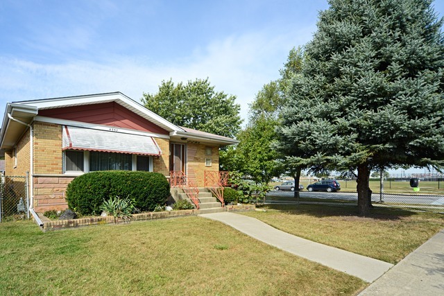 Property Photo: 4352 Oketo Avenue IL 60706