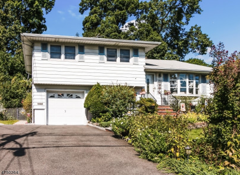 Property Photo:  356 Foxwood Rd  NJ 07083 