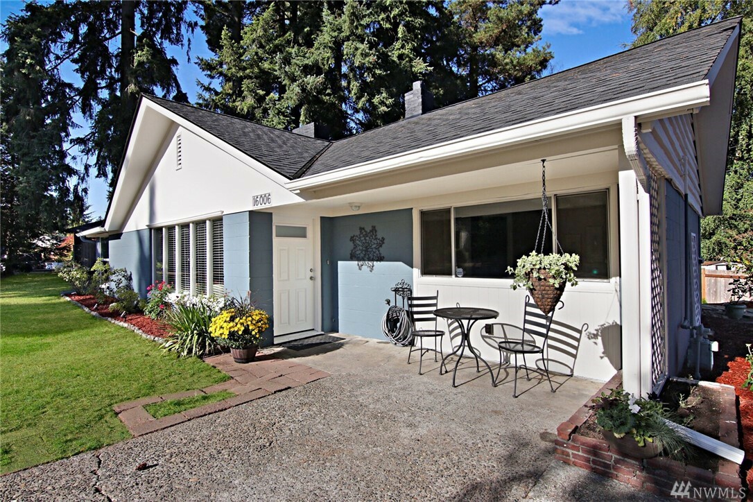 Property Photo:  16006 Interlake Ave N  WA 98133 