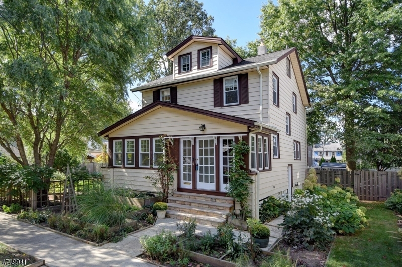 Property Photo:  12 Edgebrook Pl  NJ 07016 