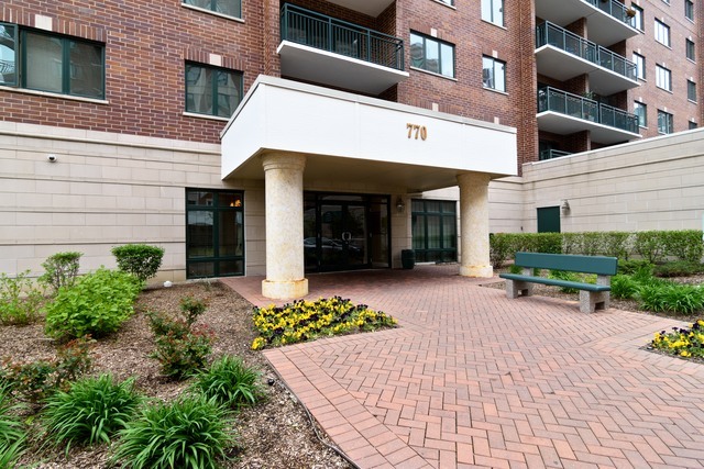 Property Photo: 770 Pearson Street 2-202 IL 60016