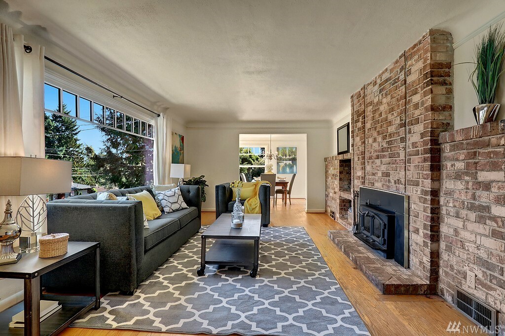 Property Photo: 10723 Densmore Ave N WA 98133