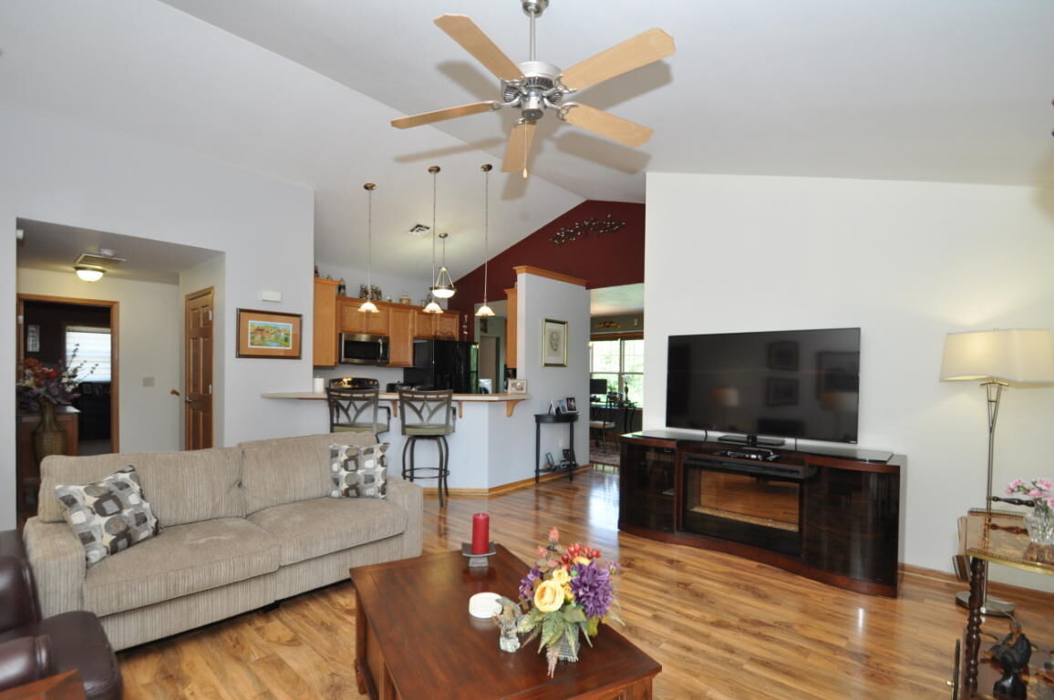 Property Photo: 404 Forest Ridge Ct WI 53080-2130