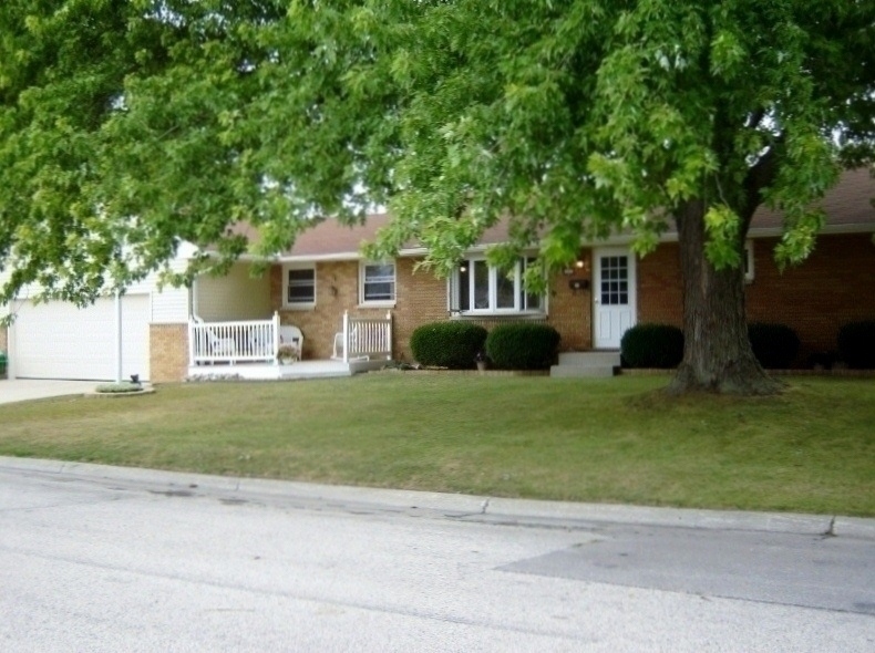 Property Photo:  400 Kirkwood Ave  WI 53172-1234 