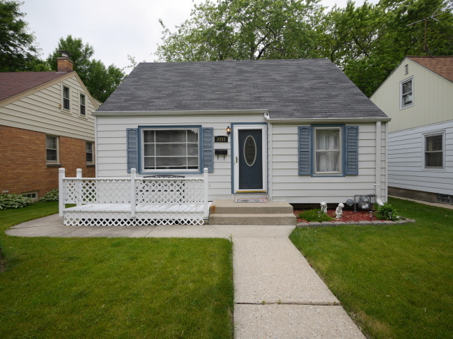 Property Photo:  3333 N 89th St  WI 53222 