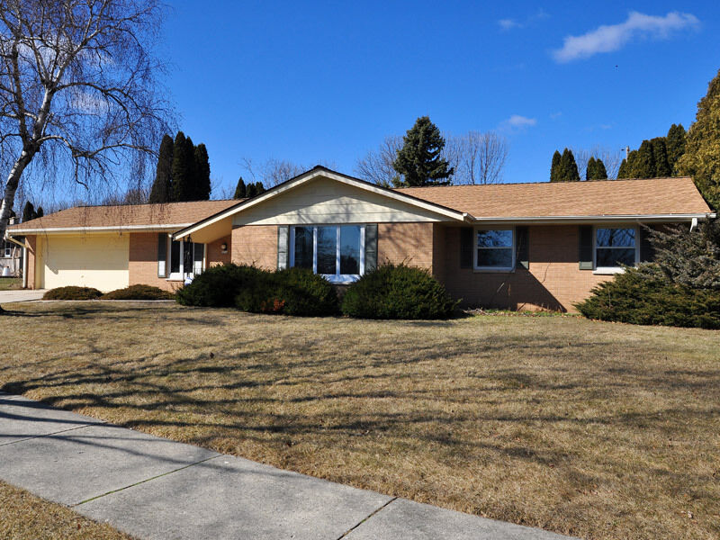 Property Photo:  1214 S 7th Ave  WI 53095-4949 