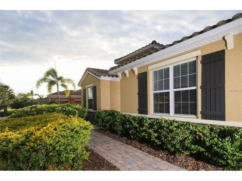 Property Photo: 16903 1st Avenue E FL 34212