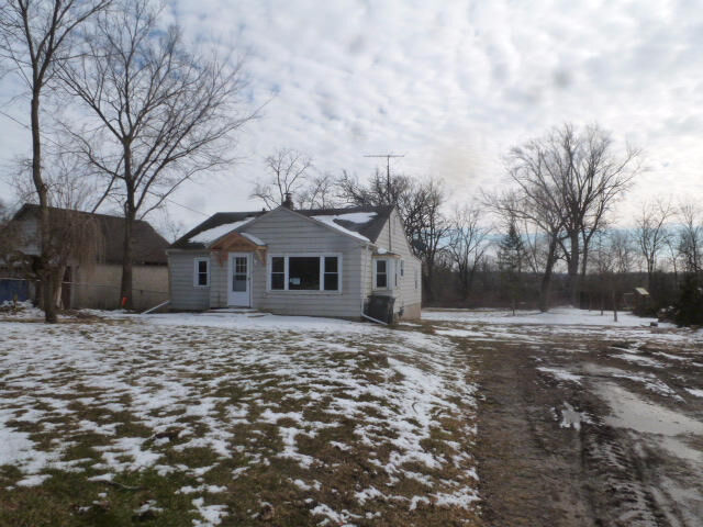 Property Photo:  487 Eagle Lake Ave  WI 53149 