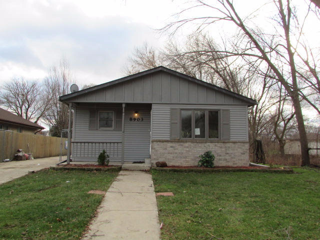 Property Photo: 8903 Corliss Ave WI 53177-2037