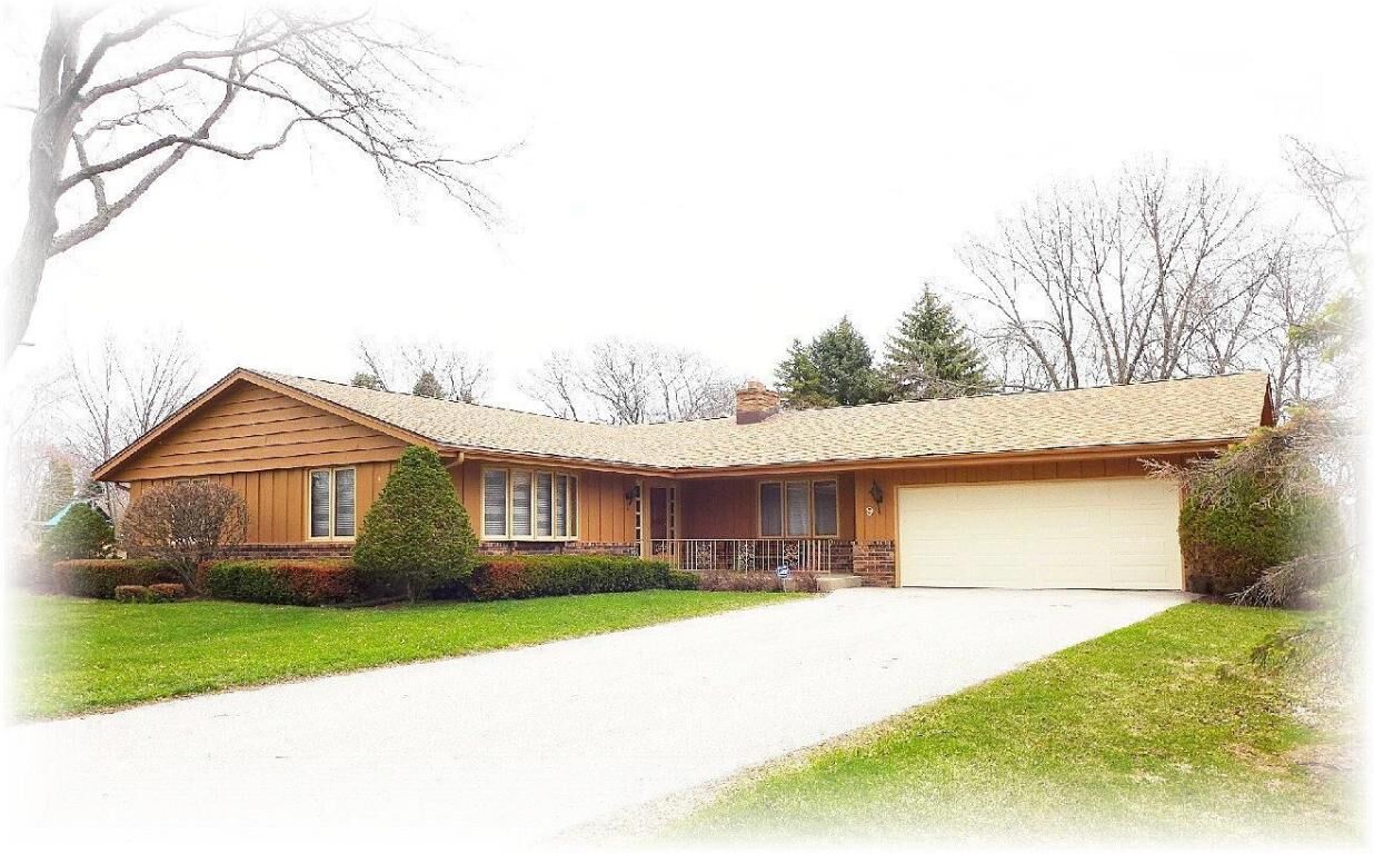 Property Photo: 9 Greenwood Ct WI 53402-2830