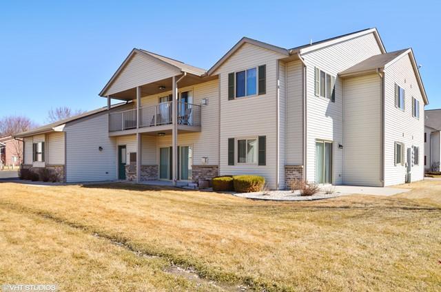 Property Photo: 947 Roseland Dr 4 WI 53040