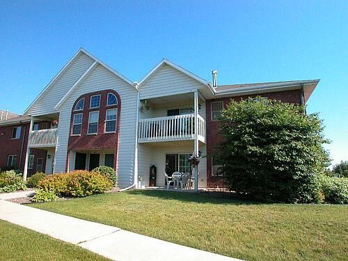 Property Photo:  1982 Parknoll Ln  WI 53074 
