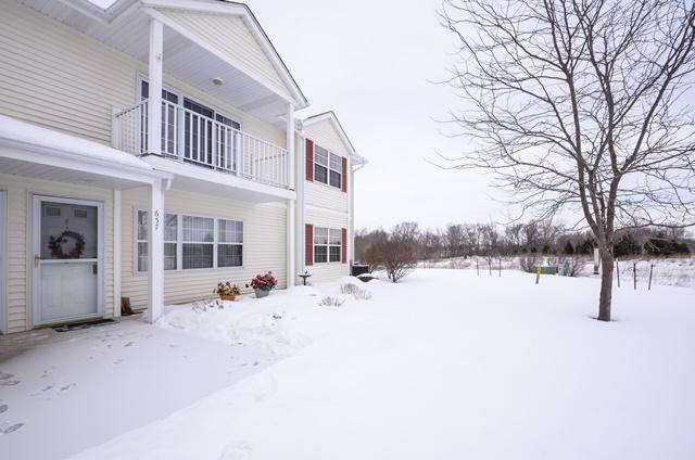 Property Photo:  657 Wood River Ct 4  WI 53095-7853 