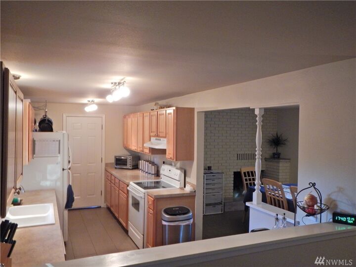 Property Photo:  1402 S 303rd St  WA 98003 