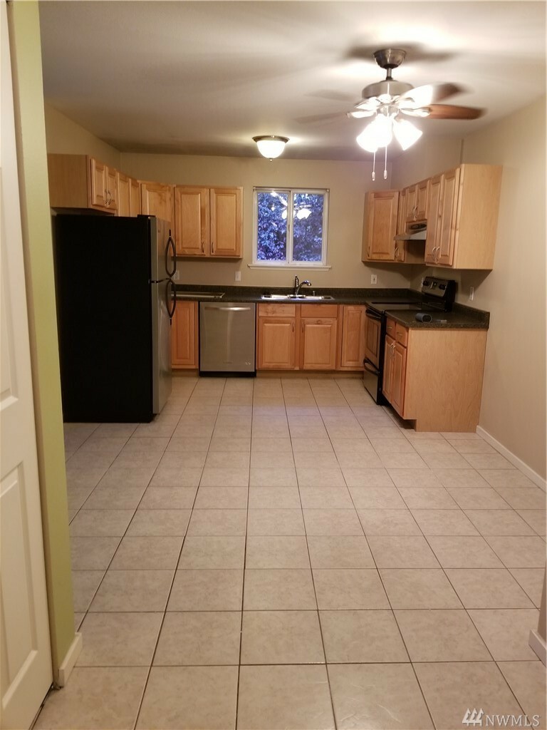 Property Photo: 607 29th Street SE C3 WA 98002
