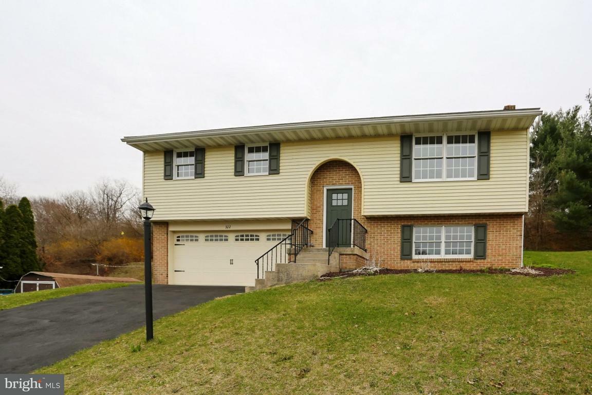 Property Photo: 322 Edgehill Drive PA 17501