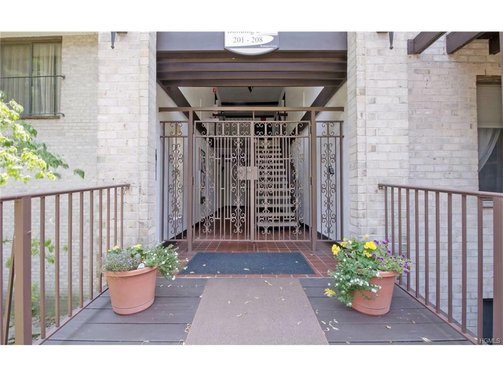Property Photo:  202 Kemeys Cove 2  NY 10510 