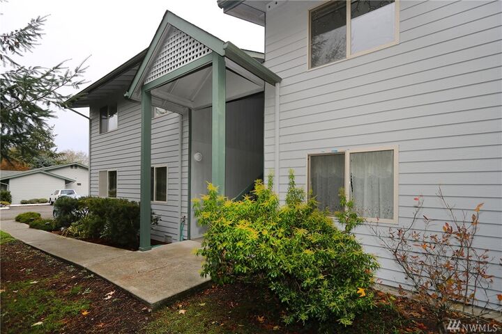 Property Photo: 17522 96th Place SW 1C WA 98070