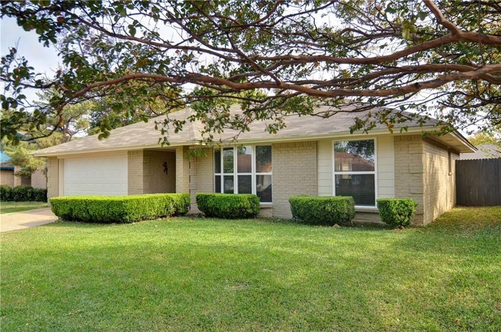 Property Photo: 6909 Windcrest Lane TX 76133