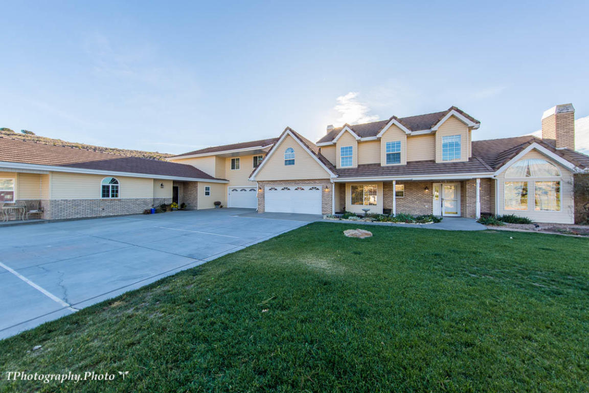 Property Photo: 1215 W Emerald Dr UT 84770