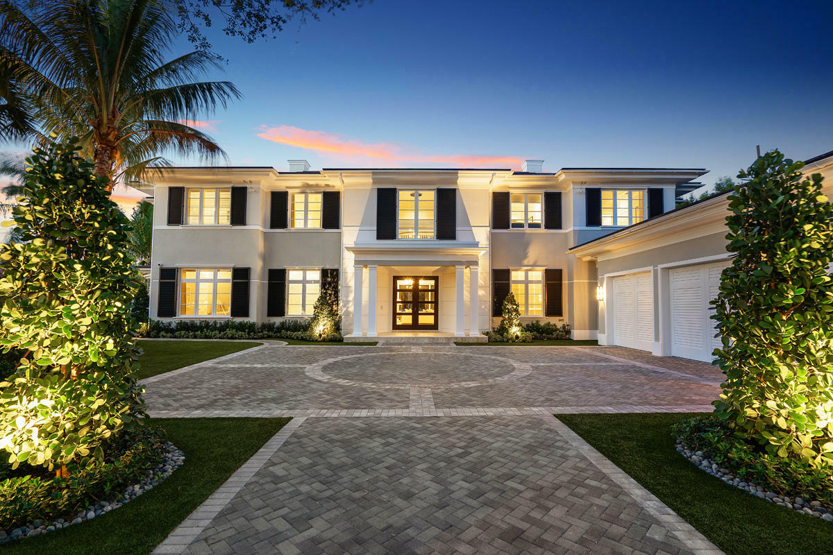 Property Photo:  133 W Coconut Palm Road  FL 33432 