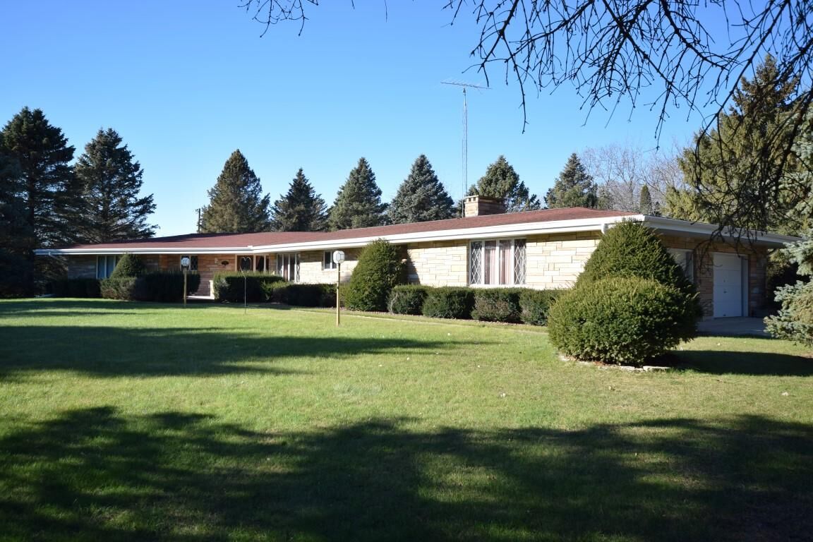 Property Photo:  373 Steiner Dr  WI 53065 