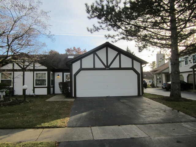 Property Photo: 249 Juniper Circle IL 60107