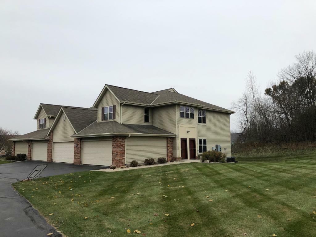 Property Photo:  1014 E Woodview Ct 3  WI 53086 