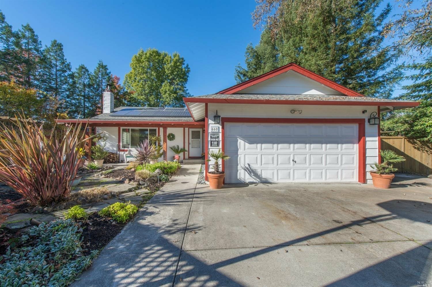 Property Photo:  660 Summertree Lane  CA 95403 