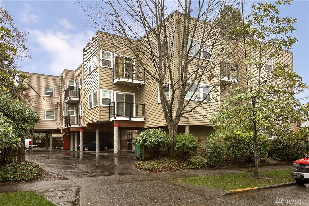 Property Photo: 4530 Meridian Avenue N S-09 WA 98103
