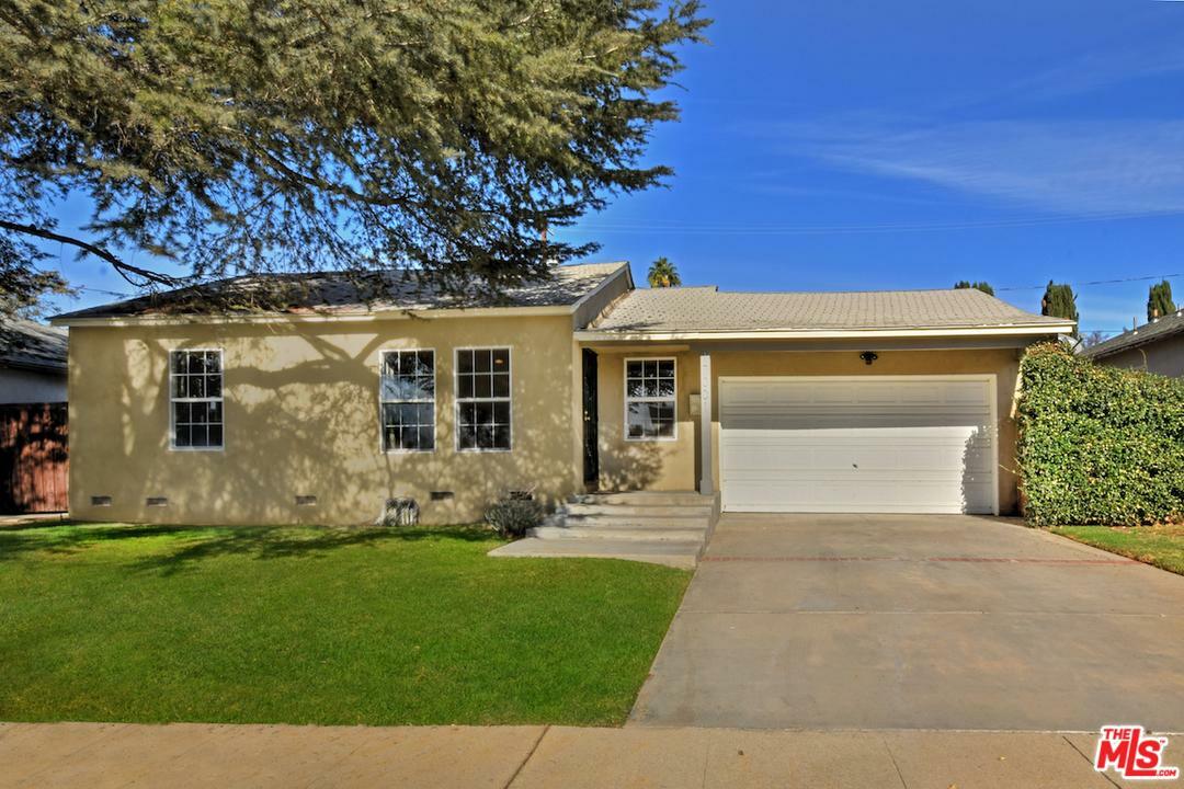 Property Photo:  17001 Gault St  CA 91406 