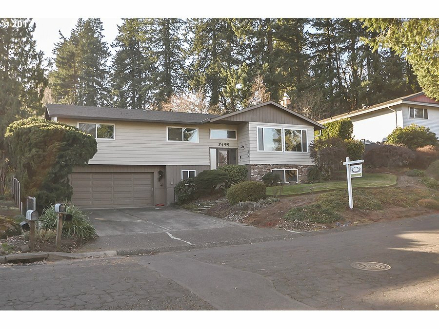 Property Photo: 7495 Cason Cir OR 97027