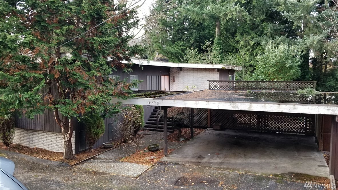 Property Photo:  5817 Lake Washington Blvd SE  WA 98006 