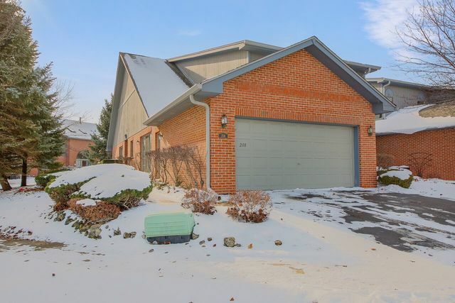 Property Photo:  208 Garden Way  IL 60108 